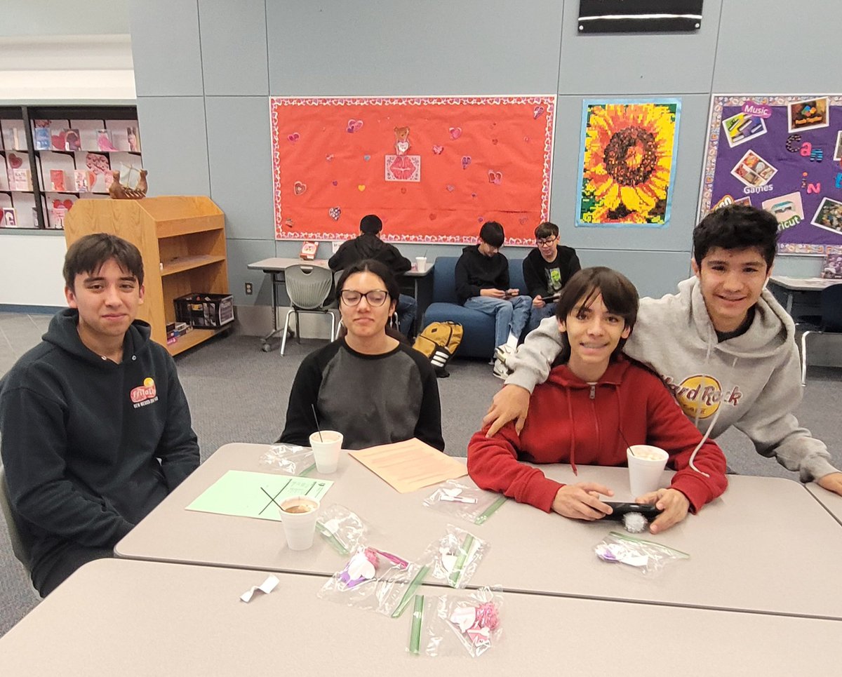 LobosLibrary's tweet image. The Lobo Library had our last Cocoa & Crafts for the year. We even made Valentine's for our Valentines.
Thanks to all who came out to support us.
#weareclint #loboswillbeheard