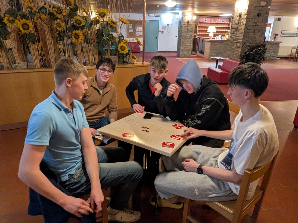 AHS Skiing tweet media