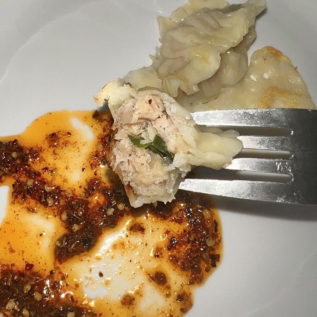 rayoffsunshinee's tweet photo. penemuan terbaik tahun lalu ketemu toko pabrik dimsum.. harganya cuma 70rban isi 30 dan dagingnya full berasa cincangannya😭🫶 https://t.co/2ODF34Llwq