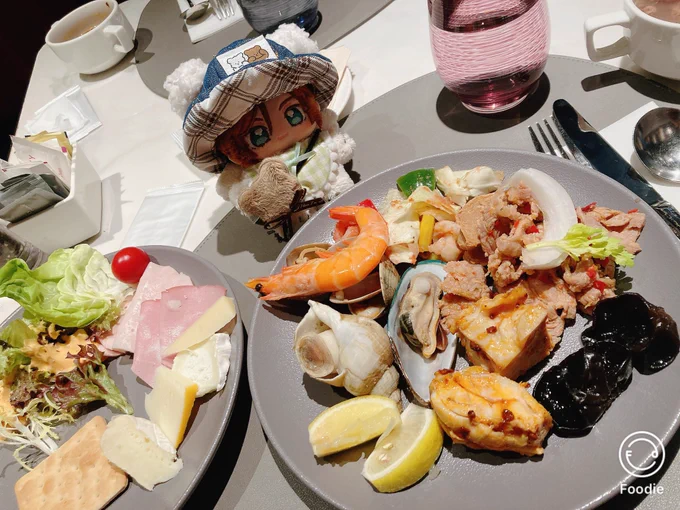 めちゃおしゃなビュッフェきた!!ケーキかわいい 