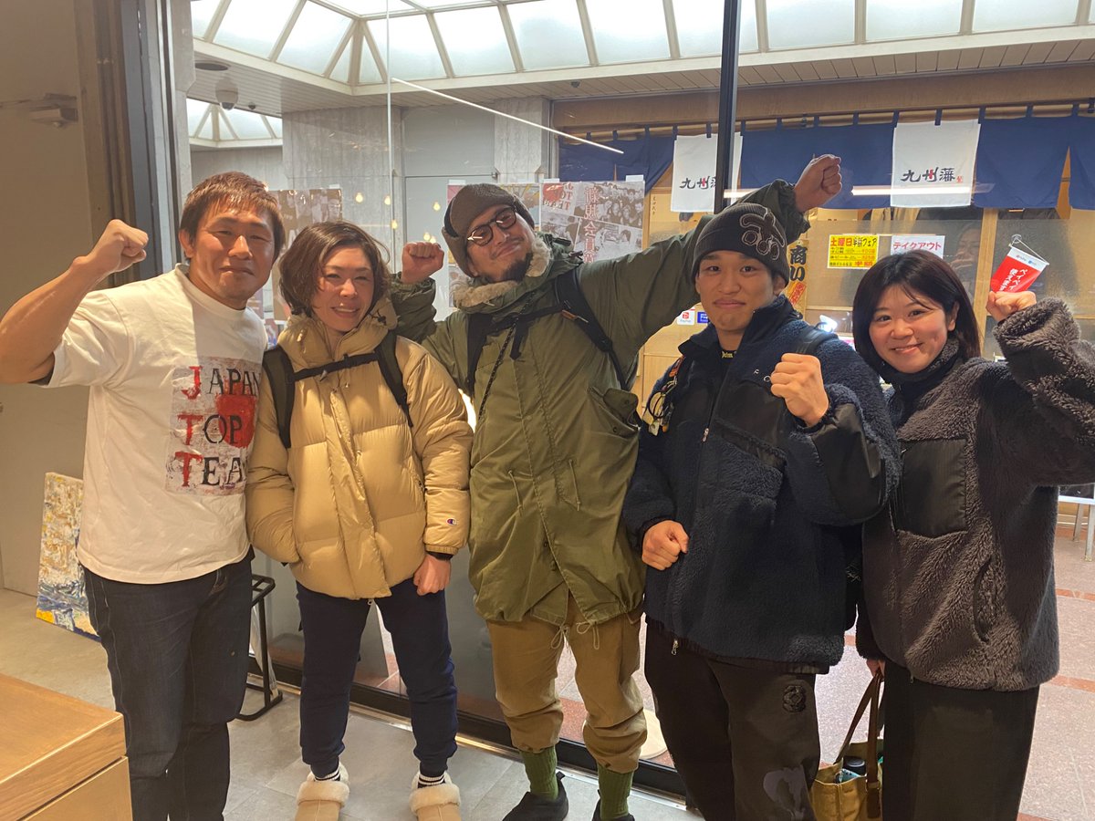JttCafe's tweet photo. 指導終わりの選手＆ジムスタッフも顔を出してくれました🙌🏻 https://t.co/kckhKjCSy2