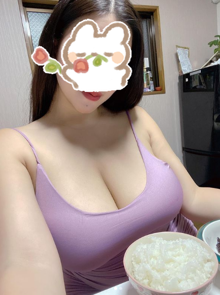 来姐姐家吃饭吗 吃完饭吃你的那种！
 #大胸 #肥臀