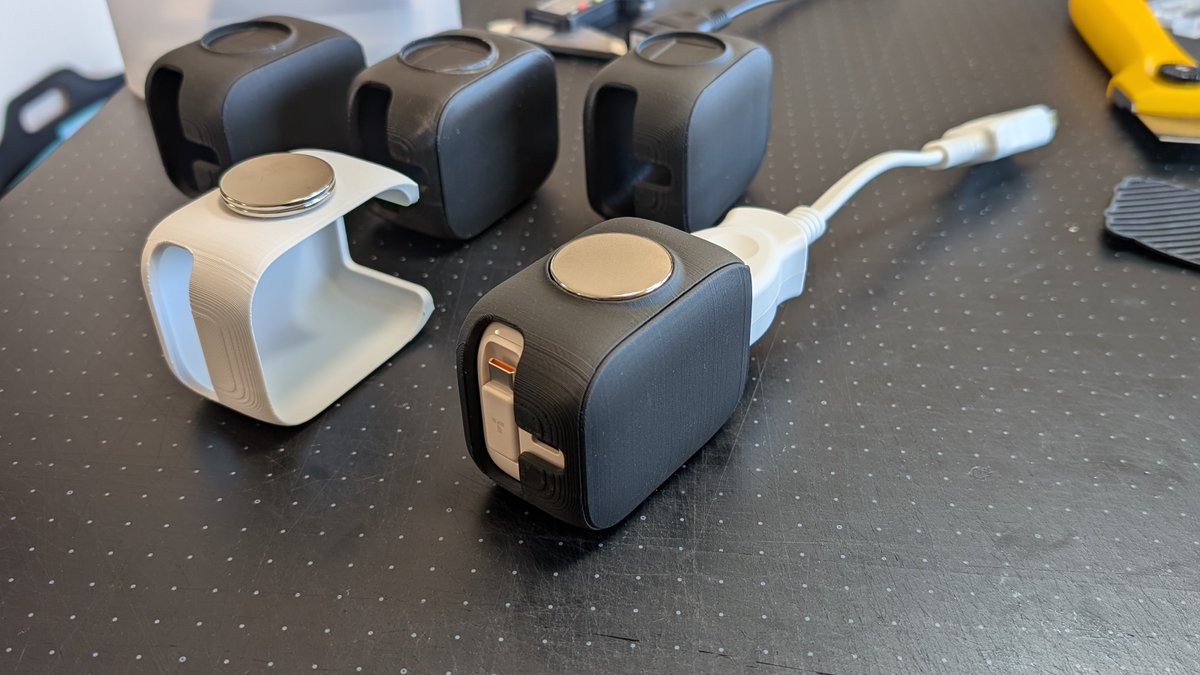 wiredesigncc's tweet image. ある程度設計が固まってきました。

◎大きな延長コードの差し込みにも対応した開口部
◎フタに「返し」を付けてパチッっとハマるように改良

一度視聴者さんに使っていただいて問題なければ販売に進めたいと思います。

充電器 amzn.to/40j71A3 #pr