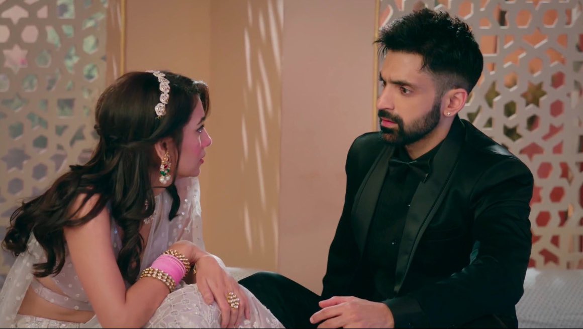 kaand😭 (@apnabanale__8) on Twitter photo ‘Banker,baatein karte hai na’🥺❤️🩹
#ArjitTaneja #SritiJha #AmVira
#KMTMG #KaiseMujheTumMilGaye ‘Banker,baatein karte hai na’🥺❤️🩹
#ArjitTaneja #SritiJha #AmVira
#KMTMG #KaiseMujheTumMilGaye