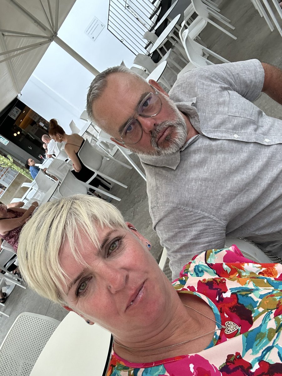 Happy birthday to my #fantastichubby <a href="/dewimarshhughes/">Dewi Marsh-Hughes 🏴󠁧󠁢󠁷󠁬󠁳󠁿</a> love you loads 🥰🥰