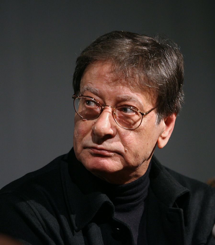 حفظتُ قلبي كلَّهُ عن ظهر قلب، لم يعد متطفلًا ومدللًا، تكفيه حبةُ أسبرين لكي يلين ويستكين!