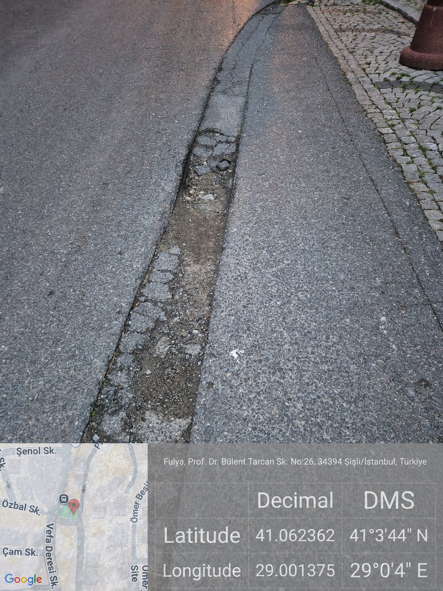 SisliNeKo's tweet photo. Buradaki yama en az 10 cm çökmüş. Yolun dikine olduğu için küçük tekerlekli bir motor girse direkt kaza sebebi. Yamalarınız çok problemli, uzun süre dayanması gereken yamalar 2-3 ayda kopuyor.  @sislibelediyesi @REmrahSahan https://t.co/PdlfPdMVxQ