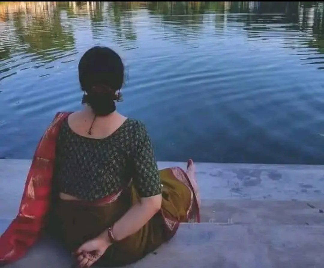 प्रेम करो तो ये सोच कर करना कि प्रेम में कभी कोई अपेक्षा नहीं रखना ...
जिस से प्रेम होगा  उससे सिर्फ प्रेम मिले ये जरुरी तो नहीं ...