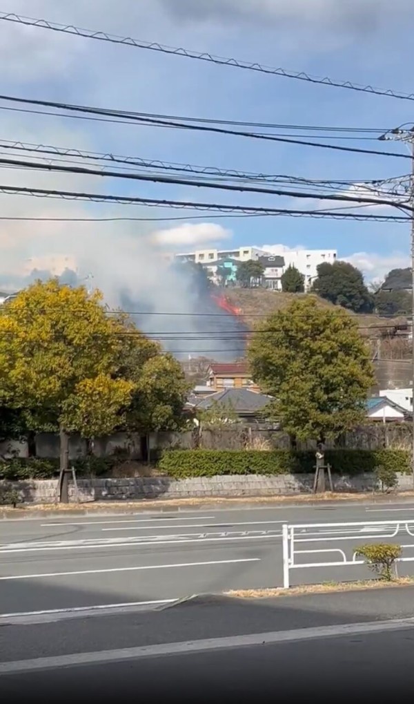 火事情報】神奈川県横浜市保土ケ谷区初音ケ丘付近で火災 #東海道線