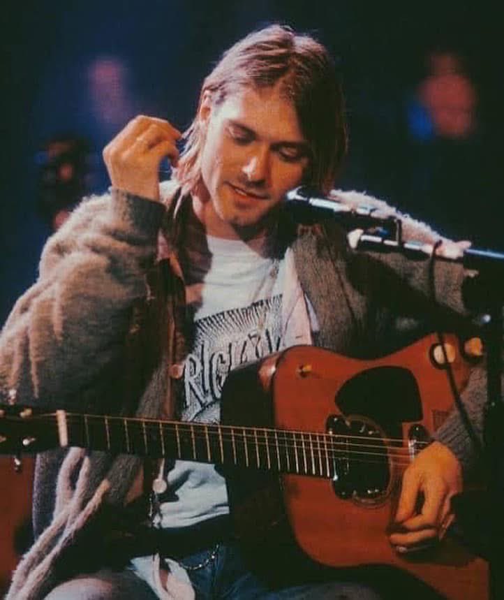 Indie5051's tweet image. Feliz cumpleaños hasta el cielo querido Kurt Cobain ❤

Kurt Donald Cobain mejor conocido como Kurt Cobain. Fue un cantante y compositor estadounidense, conocido por haber sido el cantante y guitarrista principal de la banda de grunge Nirvana.