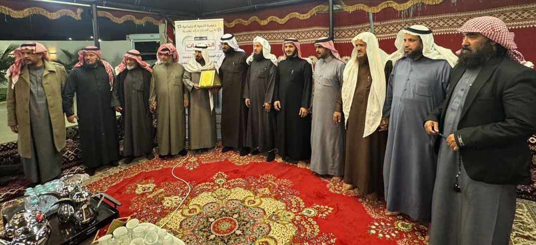 KKNTanmiah's tweet photo. -
#ديوانيه | #عنيزة 

تشكر جمعية التنمية الاجتماعية بحي الملك خالد في عنيزه ديوانية محمد سالم الحبردي على جهوده في ترابط المجتمع وتآلفه ويشرفنا ان نكون جزء من هذا العمل الذي يعزز الروابط بيننا ونتمنى ان تظل هذه الجهود مستمره. https://t.co/iuqOtot34o