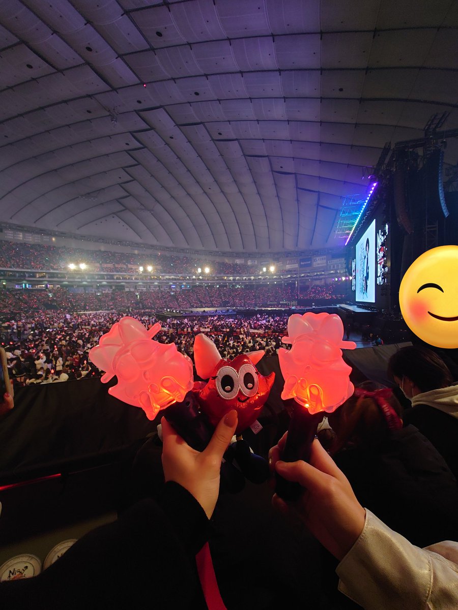GaMe83612101's tweet photo. 昨日✯初Nissy✯ライブに行ってきたよ✌️
AAAの時からずっと好きだったけどライブいけてなくて妹が誘ってくれてやっと行けた✨
ペンライトの演出からすげぇ～ってなって、ドラマ仕立ての演出でのめり込んじゃった🤭
映像で見てたトークもチョケ声も生で聞けて最高だった✨🤣
また行きたい😋 https://t.co/c3zGkij1hx