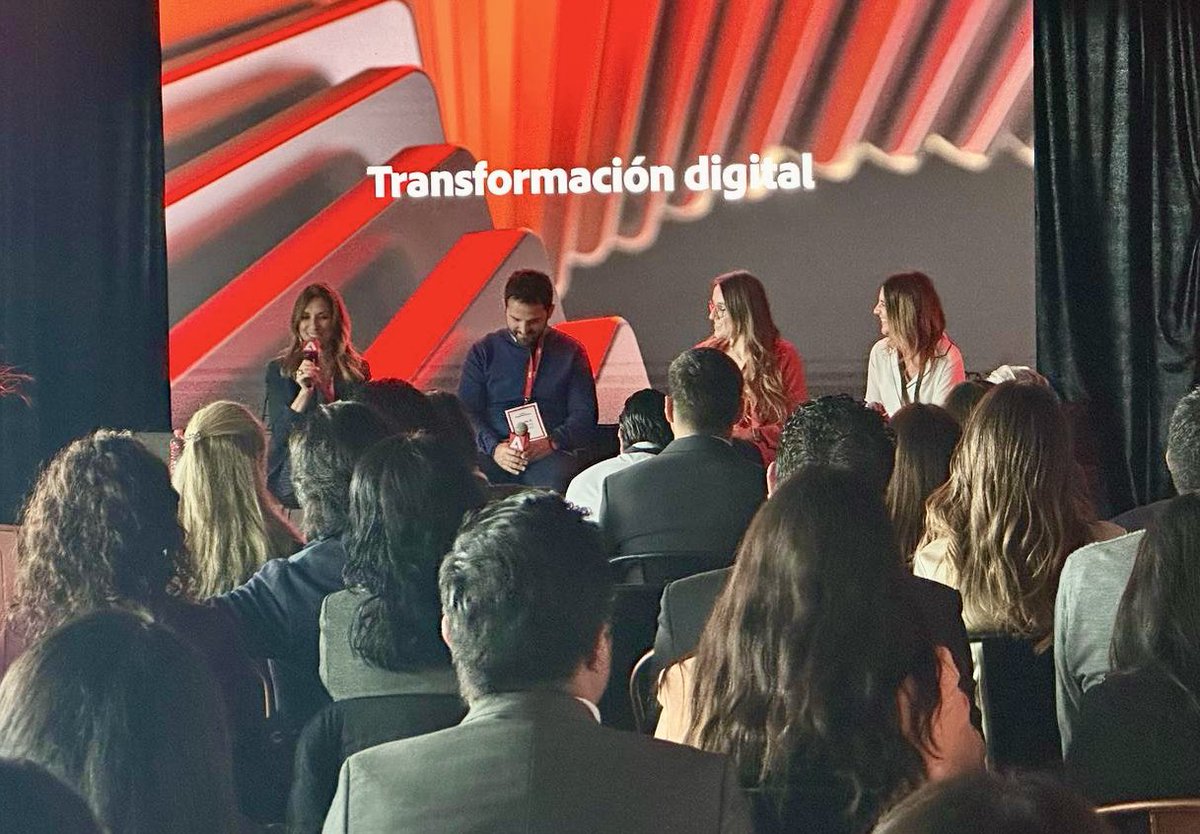Hoy en el evento global FSI Connections de <a href="/Adobe/">Adobe</a>, compartiendo experiencias y desafíos con líderes del sector financiero.