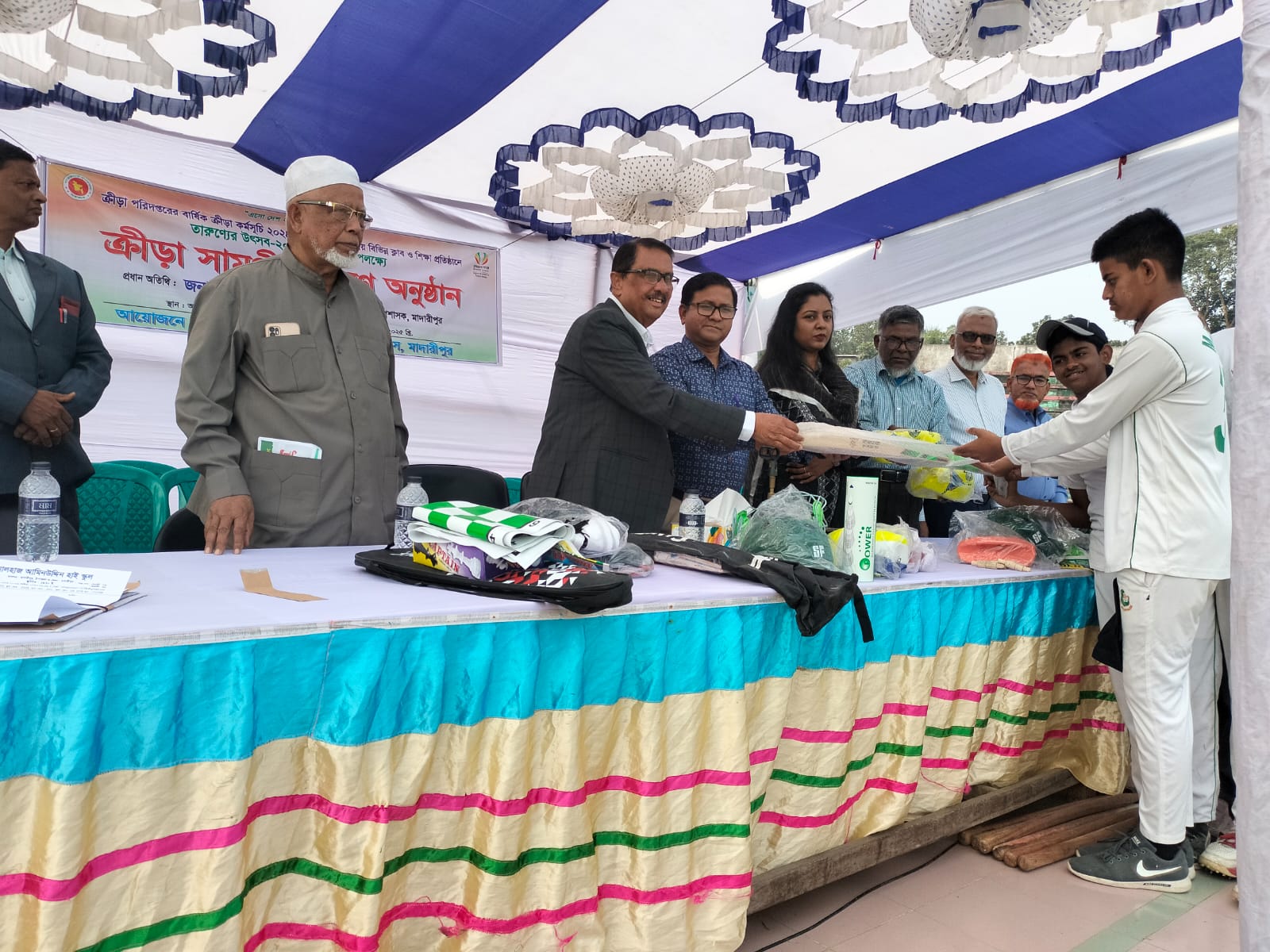 মাদারীপুরে তারুণ্যের উৎসবের ক্রিকেট প্রতিযোগিতা অনুষ্ঠিত