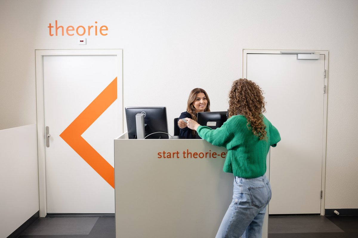 Vanaf 7 april 2025 introduceert het CBR een vernieuwd theorie-examen B. Het bestaat uit 50 vragen en wordt in één geheel afgenomen. 

Lees hier het hele nieuwsbericht 👉 cbr.nl/x-vernieuwd-th… 

#cbrnl #nieuws #theorieexamen