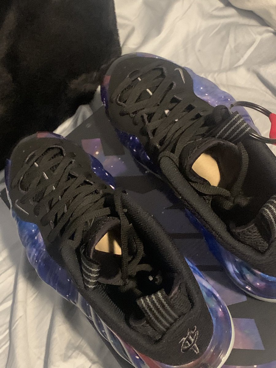 MichaelGardea4's tweet photo. I was lucky copping this pair of Nike Foamposite galaxy QS at Footlocker on Powell street San Francisco! https://t.co/YGFevT2kYL