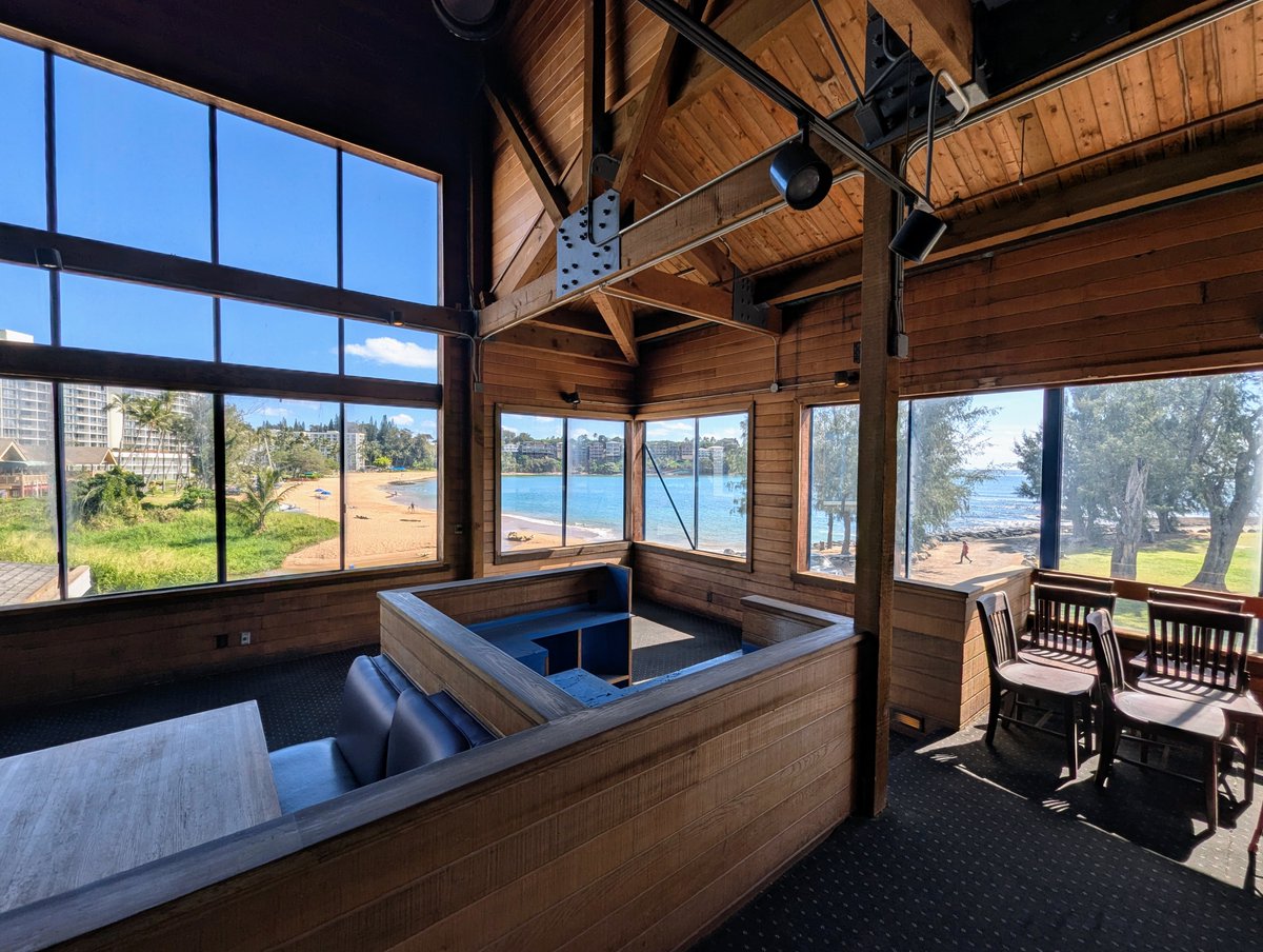 SeannHartnell's tweet photo. Hey retwit, I need to get this Ocean front restaurant leased out.  Anyone interested in having a steak on Kauai?  Let me know!   https://t.co/KoW2fX1tKg
#retwit #cre https://t.co/gixYPfs9dr