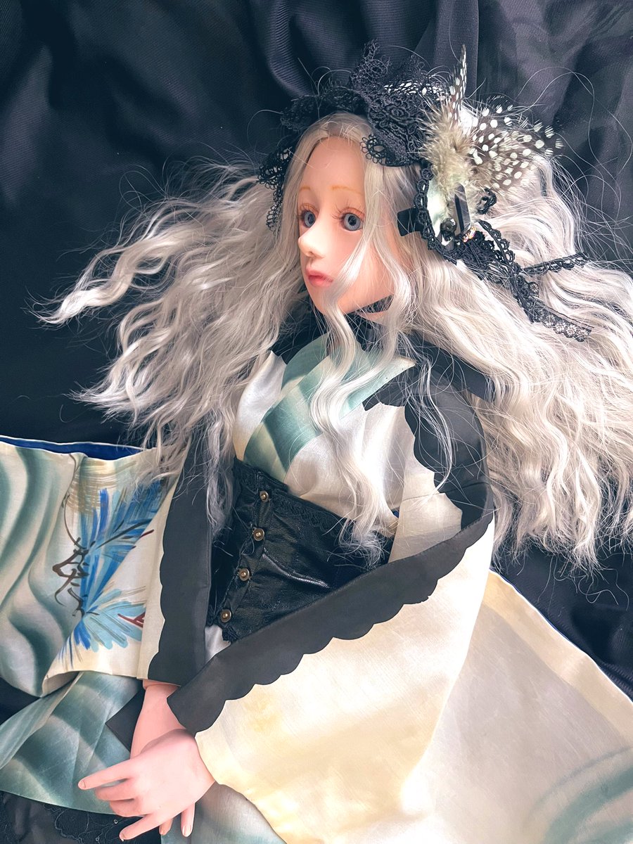 参加させていただきます😊

【2025創作和人形展】
ギャラリーぶんかとう(福岡県行橋市)
bunkatou.com
2月22日(土)〜3月2日(日)
11:00〜18:00
会期中無休
入場料金:¥300

男児の祝い着を暁夜さんにドレスに仕立て直していただいた衣装です。
#球体関節人形 
#ぶんかとう