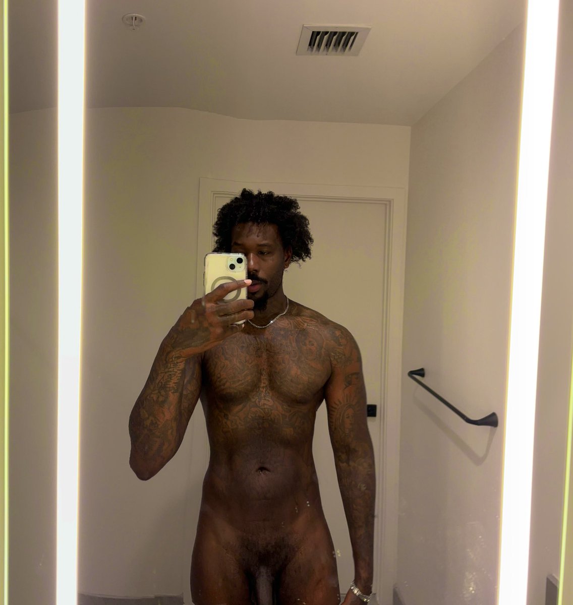 PHOReverIM's tweet photo. Bad hair day 
https://t.co/sL9sza1mv8 https://t.co/n9d4pvXs8Y