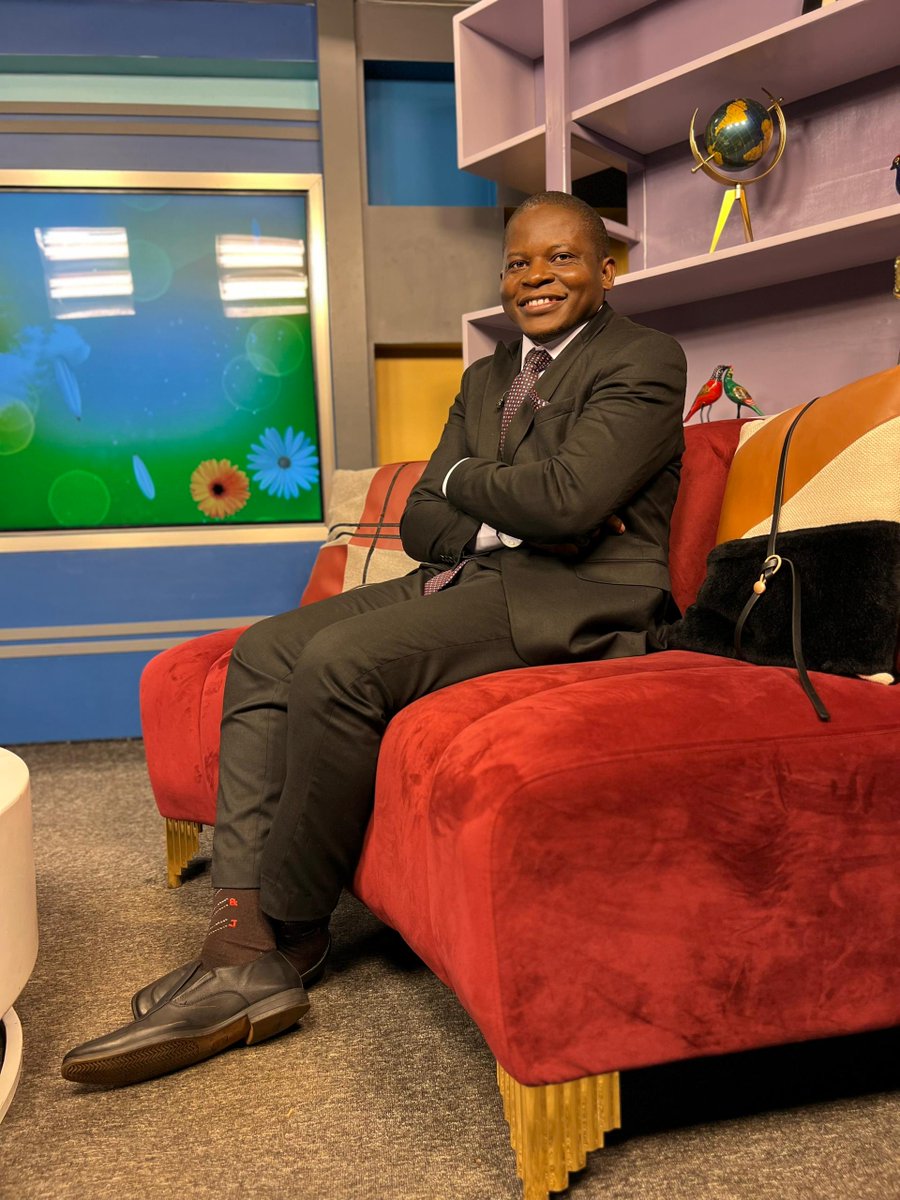 Omuntu anaagaggawala teyesiba ku mulimu gumu. Teekawo bizinensi nebweba ntono etya esobola okukola ku byetaago byo ebimu. Faayo okulaba ng'omulimu gwo nebweguba guweddewo osobola okwebeezaawo. - Samuel Ibanda, Mukugu mu by'ensimbi
#MwasuzeMutya
