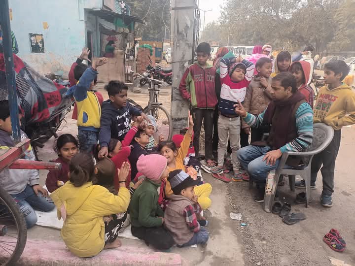 dinesh_joshi99's tweet image. हर बच्चे को शिक्षा का हक है। दिल्ली के सड़कों पर जीवन यापन करने वाले बच्चों को शिक्षित करने में मदद करें। आपका दान उनकी जिंदगी बदल सकता है
@NeomaGupta1 @AnilSharma4BJP @BansuriSwaraj @ipdagar @csr