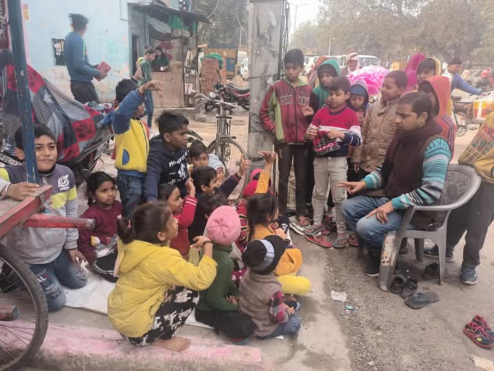 dinesh_joshi99's tweet image. हर बच्चे को शिक्षा का हक है। दिल्ली के सड़कों पर जीवन यापन करने वाले बच्चों को शिक्षित करने में मदद करें। आपका दान उनकी जिंदगी बदल सकता है
@NeomaGupta1 @AnilSharma4BJP @BansuriSwaraj @ipdagar @csr