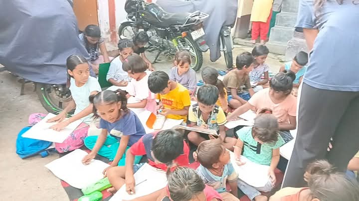 dinesh_joshi99's tweet image. हर बच्चे को शिक्षा का हक है। दिल्ली के सड़कों पर जीवन यापन करने वाले बच्चों को शिक्षित करने में मदद करें। आपका दान उनकी जिंदगी बदल सकता है
@NeomaGupta1 @AnilSharma4BJP @BansuriSwaraj @ipdagar @csr