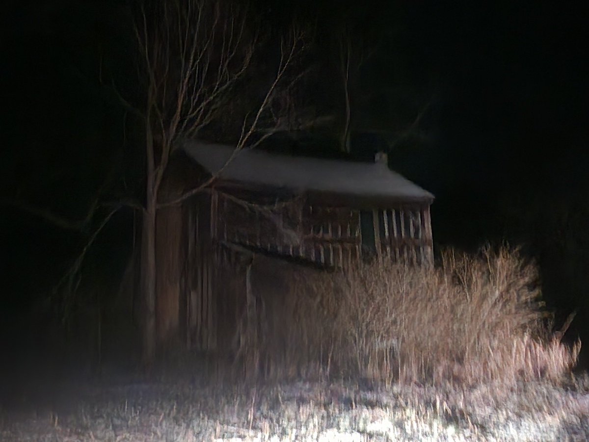 LonewolfNaughty's tweet photo. *TW suicide &amp; murder*

This place drained me in negative way due to back in 1970 a man who murdered his family his wife &amp; his kid &amp; then himself rumor has it the husband (who killed his wife &amp; his child) went batshit crazy which it's insane information I learned about. https://t.co/z9kP5KHZ0L
