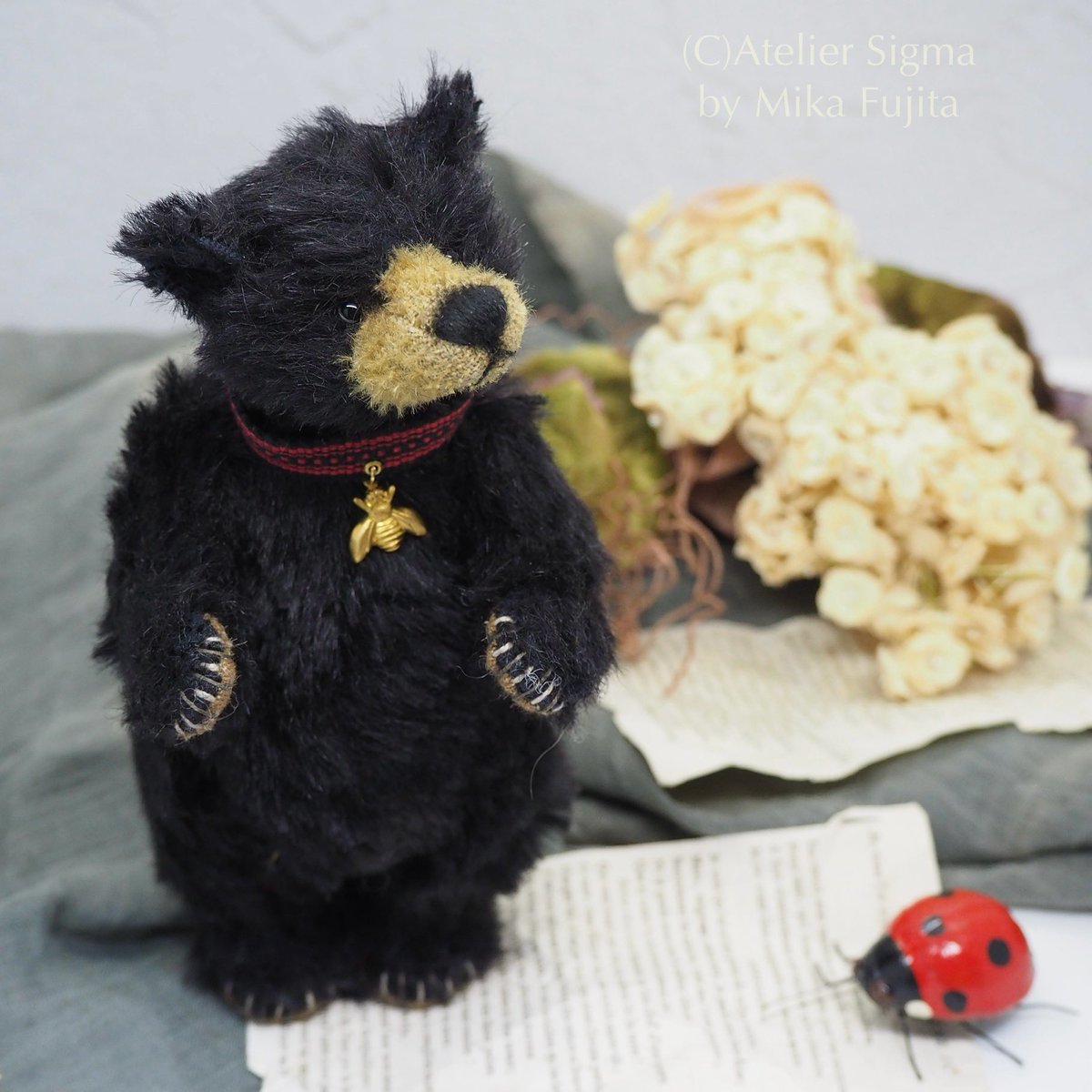 sigma_mikarin's tweet photo. “Brau“
15cm
Mohair, Glass Eyes,
5 joints
See you at the Hugglets Winter BearFest 2025 in London!
23 February 2025
Hugglets Winter BearFest 2025
at Kensington Town Hall, London
stand No.127
https://t.co/X7mm9TPmDx
#Hugglets
#WinterBearFest
#ateliersigma
#teddybear https://t.co/68t9ZrNnnC