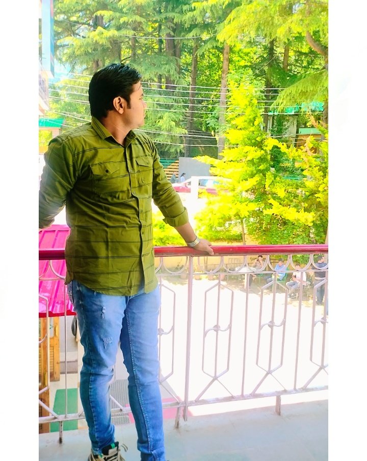 बड़ी बड़ी बातें करने वाले बातों में ही रह जाते हैं,

हलके से मुस्कुराने वाले, बहुत कुछ कह जाते हैं

🌞Good Afternoon Dear X Mate🌞