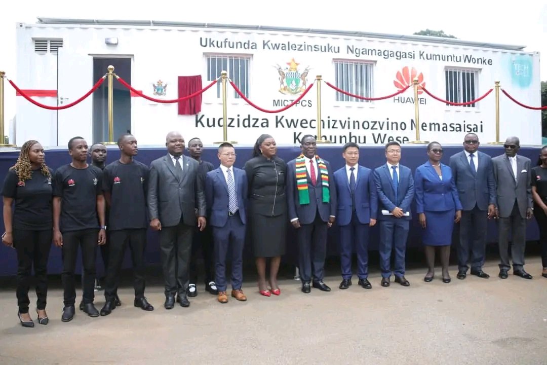 Varakashi4edByo's tweet photo. #ED has challenged communities to harness new technologies to safeguard, preserve &amp;promote social cohesion to ensure a productive nation.
The call was made at the launch of the Digital Ambassadors Programme &amp;the handover of a digi-truck which will see empowerment of 1500 youths. https://t.co/5kysotGygM