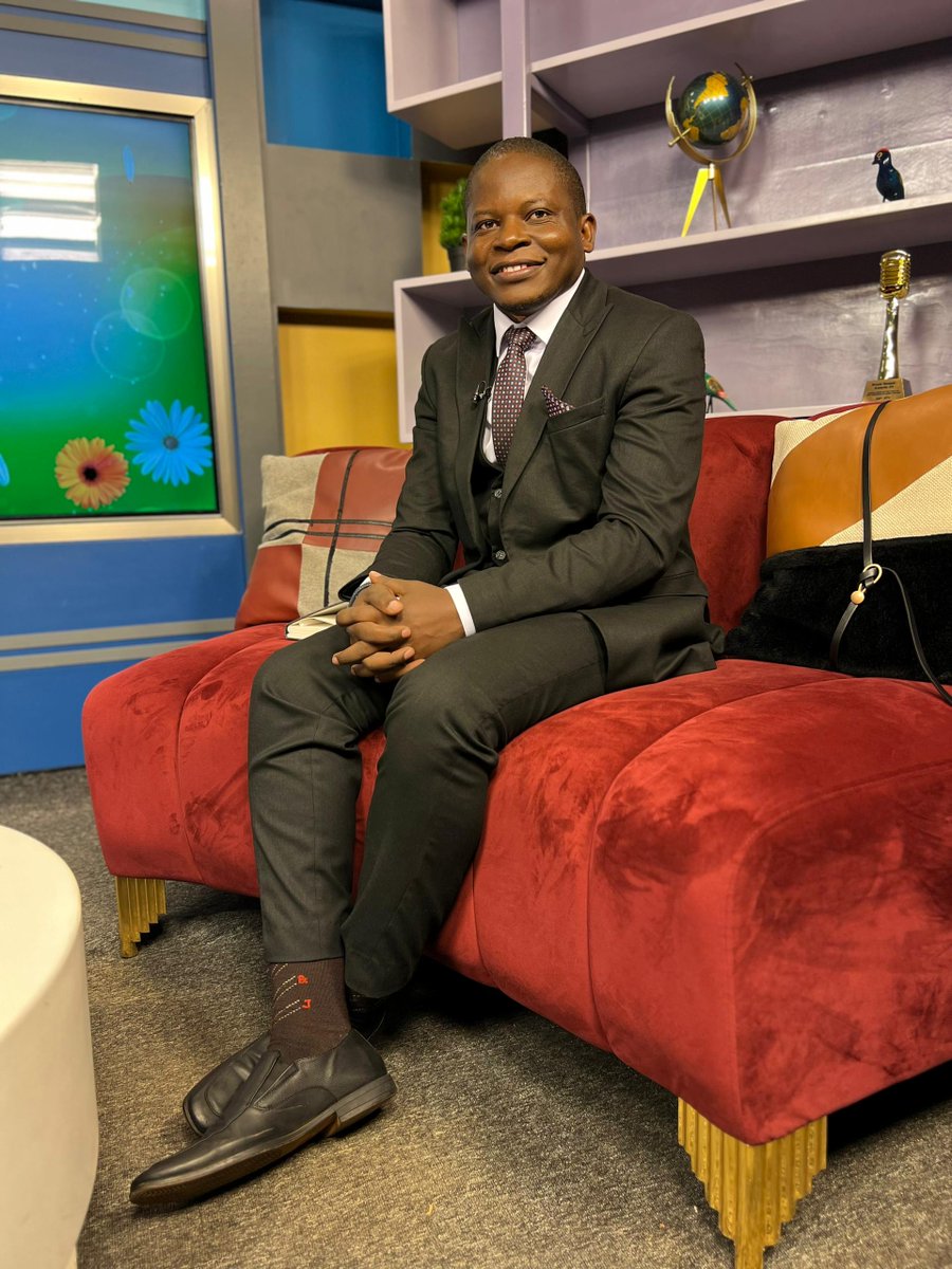 Bwoba wakutandika bizinensi, gikole nga ekwatagana nebyewasoma kubanga ekyo kikuyamba okugikulaakulanya amangu. Ate bweba teyeekuusa ku kyewasoma, kyuusa obwongo bwo okikugukemu ate weebuuze ku bakikola bakuwe amagezi. - Samuel Ibanda, Mukugu mu by'ensimbi
#MwasuzeMutya