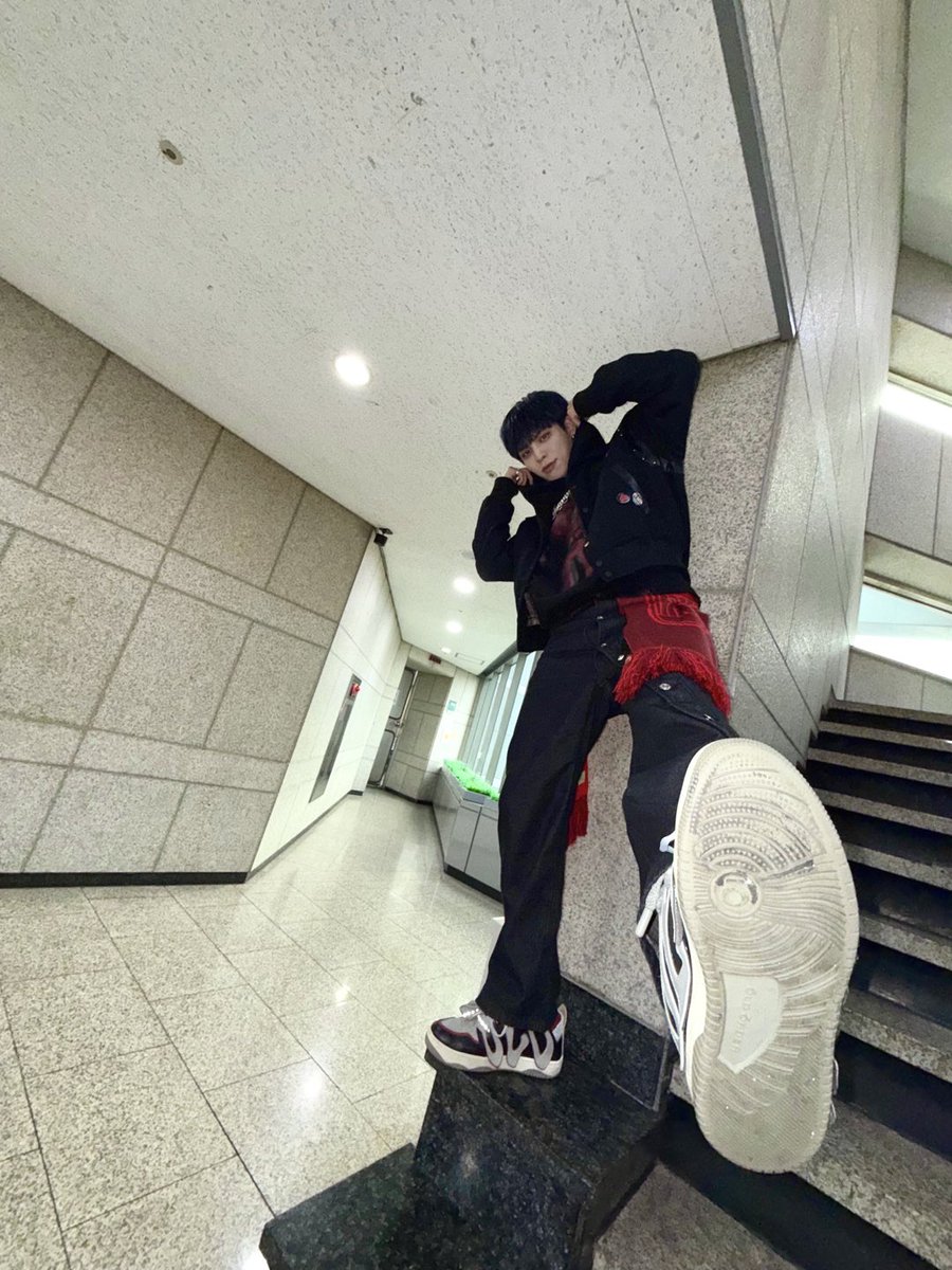 CIX_twt's tweet photo. ⚡️막방 사진 제출합니다...

#CIX #FIX #BX #이병곤 #병곤 #평픽사💙 https://t.co/Q69zMI0o0Y