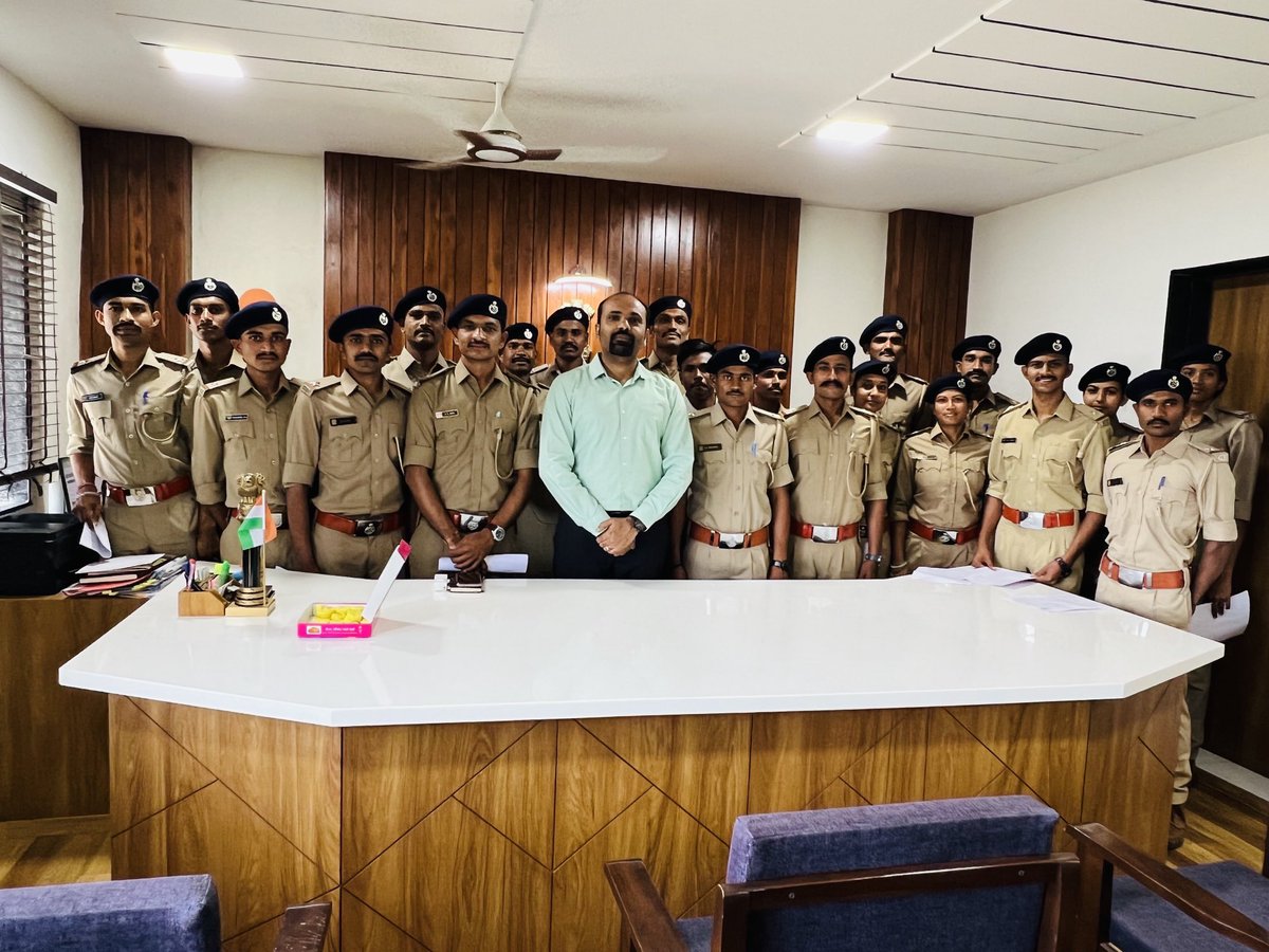 મહીસાગર વન વિભાગમાં ફાળવાયેલ નવા 24 વન રક્ષકોને બીટ ફાળવણી કરી નિમણૂકપત્રો એનાયત કરવામાં આવ્યા. ⁦<a href="/forestwala/">Dr. Anshuman Sharma, IFS</a>⁩ ⁦<a href="/GujForestDept/">GujaratForestDept</a>⁩ ⁦<a href="/Mulubhai_Bera/">Mulubhai Bera</a>⁩ ⁦<a href="/mukeshpatelmla/">Mukesh Patel</a>⁩