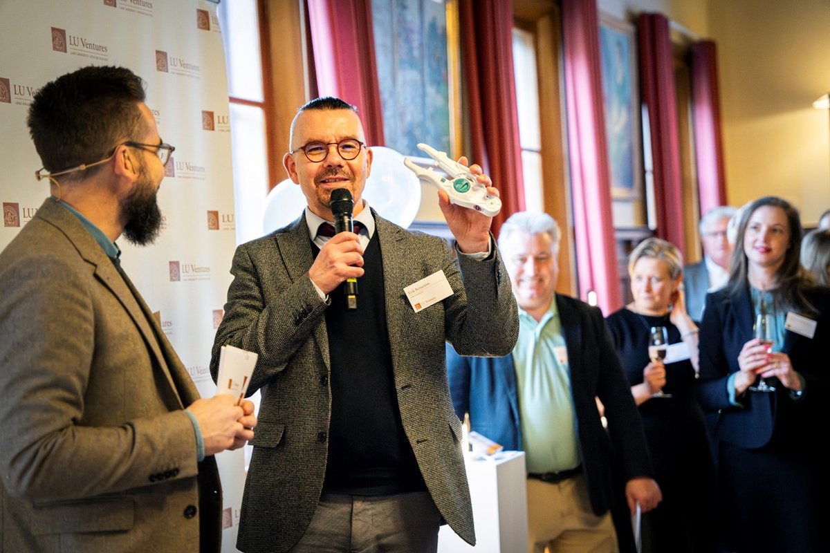 Last week, our CEO, <a href="/paanhermansson/">Paan</a>, joined LU Ventures to celebrate their new chapter. 
📸 Lund University’s Vice-Chancellor, Erik Renström, showcasing SutureTOOL™. Photo: J. Persson
Thanks, LU Ventures, for bringing innovators together!
#MedTechInnovation #LUVentures #Suturion