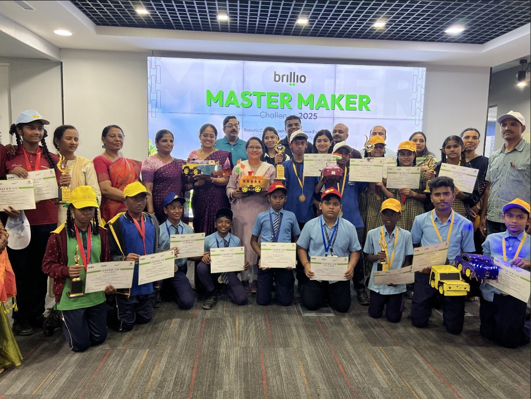 Brillio_CSR's tweet image. 100+ students from 25 Govt. Schools raced their self-built robotic cars at @BrillioGlobal #MasterMaker 2025! Part of our Digital-Based Learning program with SRF Foundation, the event featured science expos, quizzes &amp;amp; hands-on activities.#RoboticsChallenge #BringingSmiles