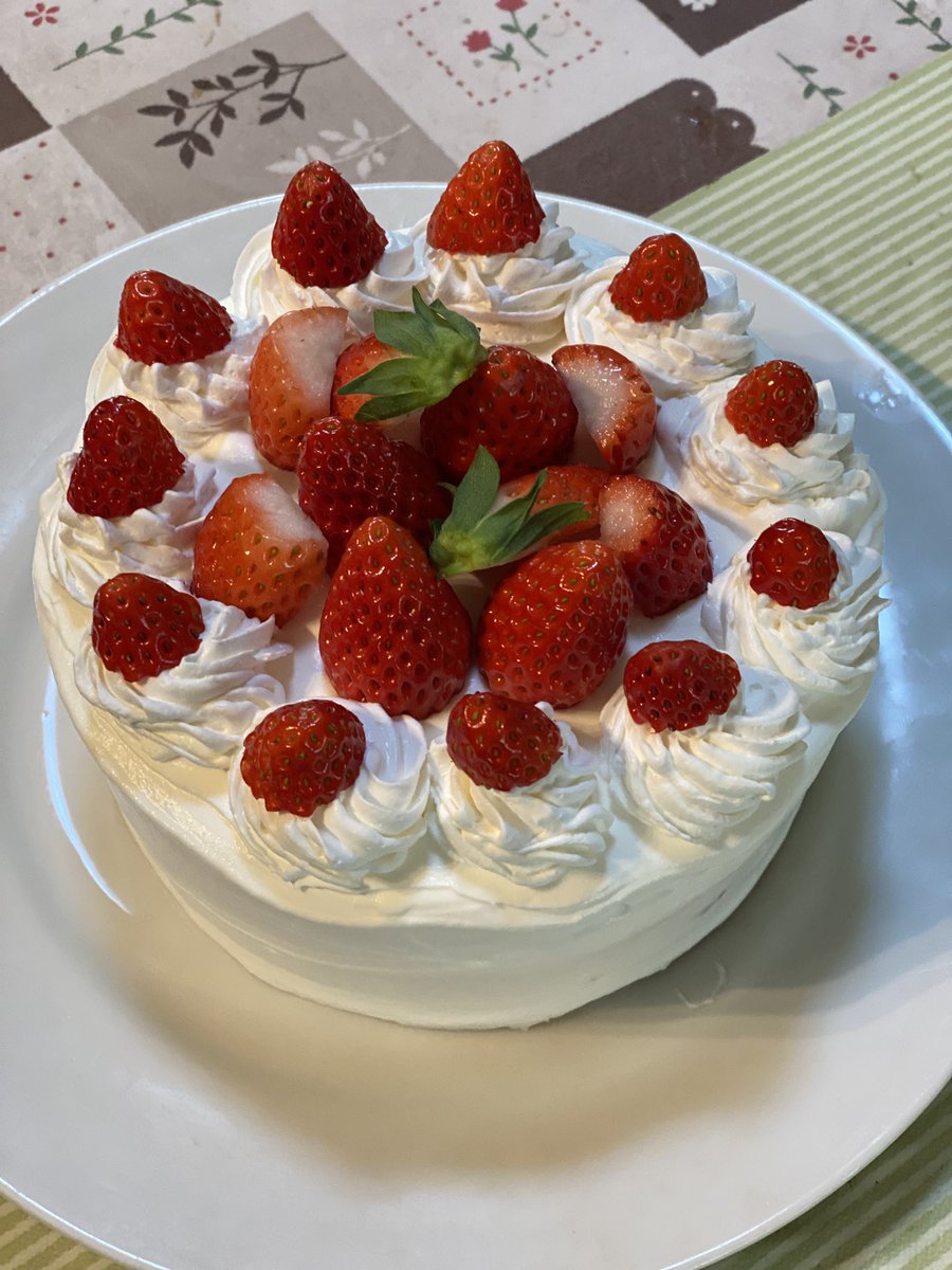 ru72340's tweet photo. いちご🍓✨が安かった🍓✨
ケーキ🎂作りました。
もちろん👍👍
美味い〜♪̊̈♪̆̈
 #手作りケーキ https://t.co/yLyaoGDDJN