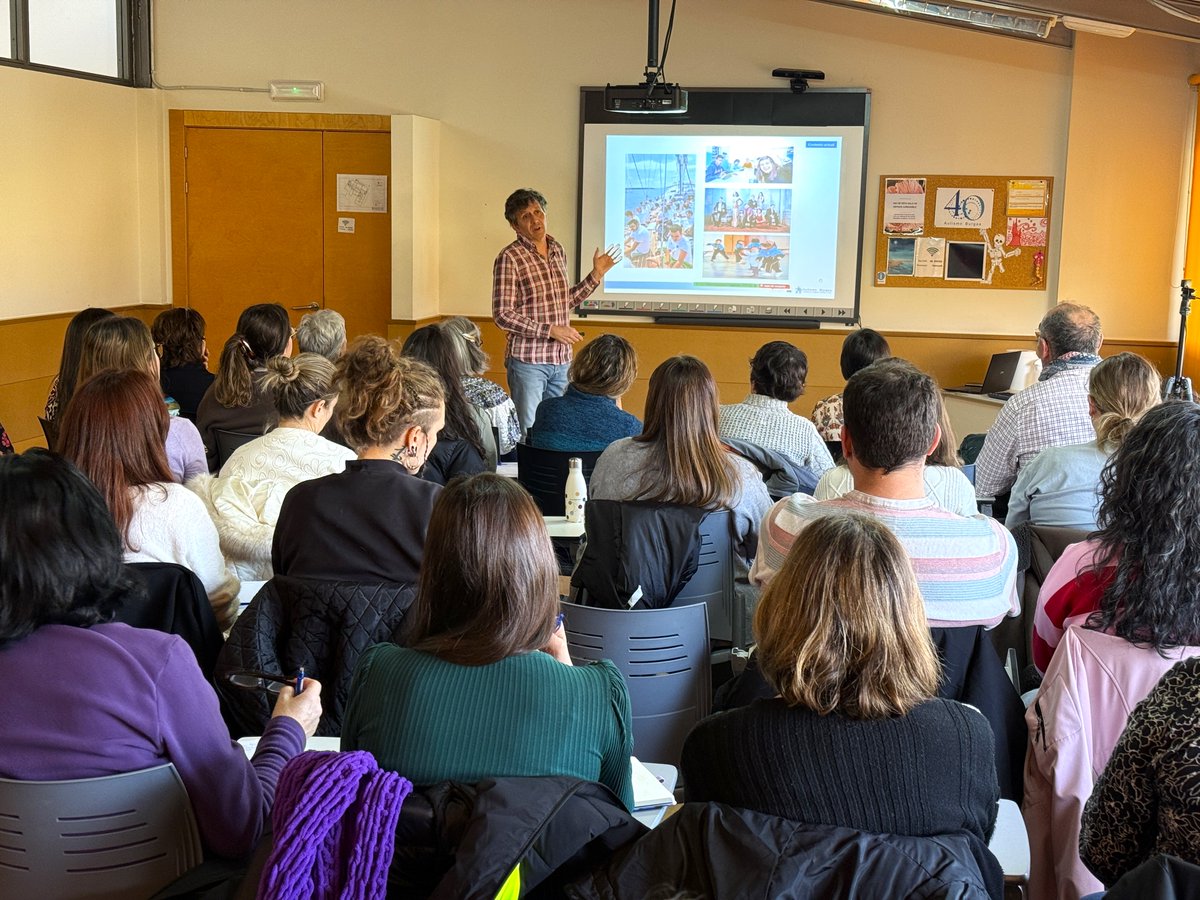 CryptoDomAlts's tweet image. 🔵Ayer, Javier Arnaiz, director técnico de #AutismoBurgos, impartió la formación &quot;Autismo, funciones ejecutivas, Teoría de la Mente...&quot;, dirigida a familias y profesionales de la entidad.

💙 Seguimos apostando por el conocimiento como herramienta clave.