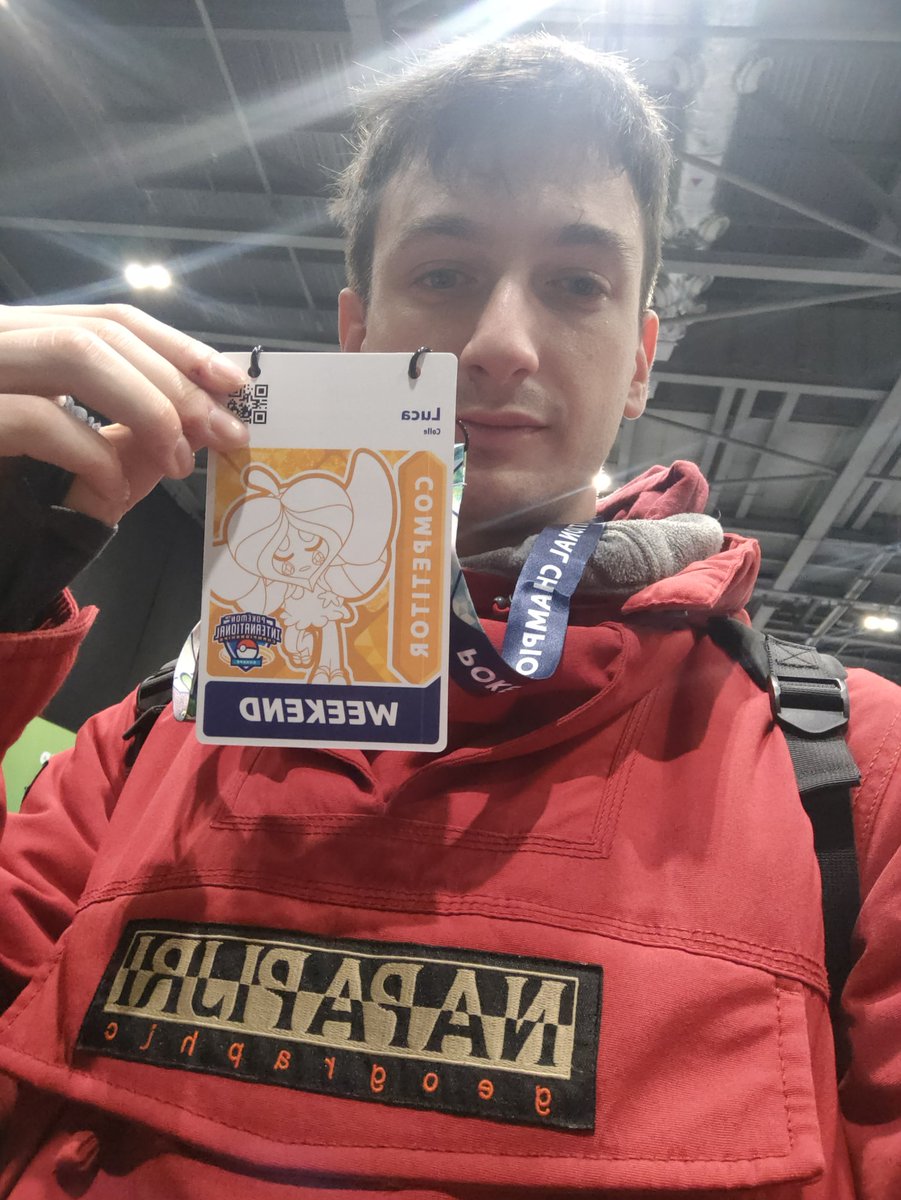 Anche il check-in è fatto, ora manca trovare il team 

Also the check-in is done, now I have to find the team