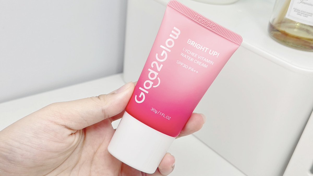 ผิวไบร์ทขึ้นทันตา! Glad2Glow Bright Up Water Cream SPF30 PA++ Sunscreen เป็นครีมกันแดดด้วย เป็นโทนอัพด้วย เนื้อครีมเกลี่ยง่าย ไม่เป็นคราบ ทาแล้วใช้รองพื้นต่อได้ ไม่เป็นขุย จริงๆ วันสบายๆ ไม่ต้องใช้รองพื้นก็รอด สวยย #ใช้จริงรีวิวจริง https://t.co/etN6XhxozR