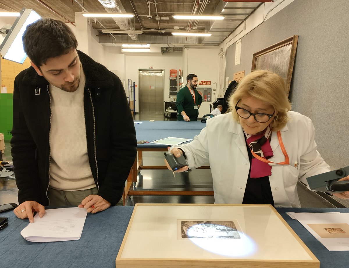 RestauraThyssen's tweet photo. Están llegando las 130 obras, de 50 instituciones prestadoras, que forman la exposición "Proust y las artes"
Pintura, escultura, textiles, obra gráfica, libros...
Obras de tan diversa naturaleza necesita restauradores de distintas disciplinas para analizar cada una de las piezas. https://t.co/wyfG1yDeLg
