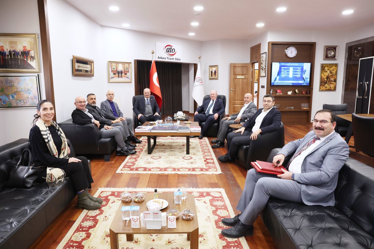 Ankara Ticaret Odası Yönetim Kurulu Başkanı <a href="/GurselBaran/">Gürsel Baran</a>, Et ve Süt Kurumu Genel Müdürü Mustafa Kayhan’ı konuk etti. Görüşmede ATO Yönetim Kurulu Başkan Yardımcısı Temel Aktay, ATO’nun 60 No’lu Restoran, Lokanta, Kafe Hizmetleri Meslek Komitesi Başkanı Abdurrahman Işıksever, 1