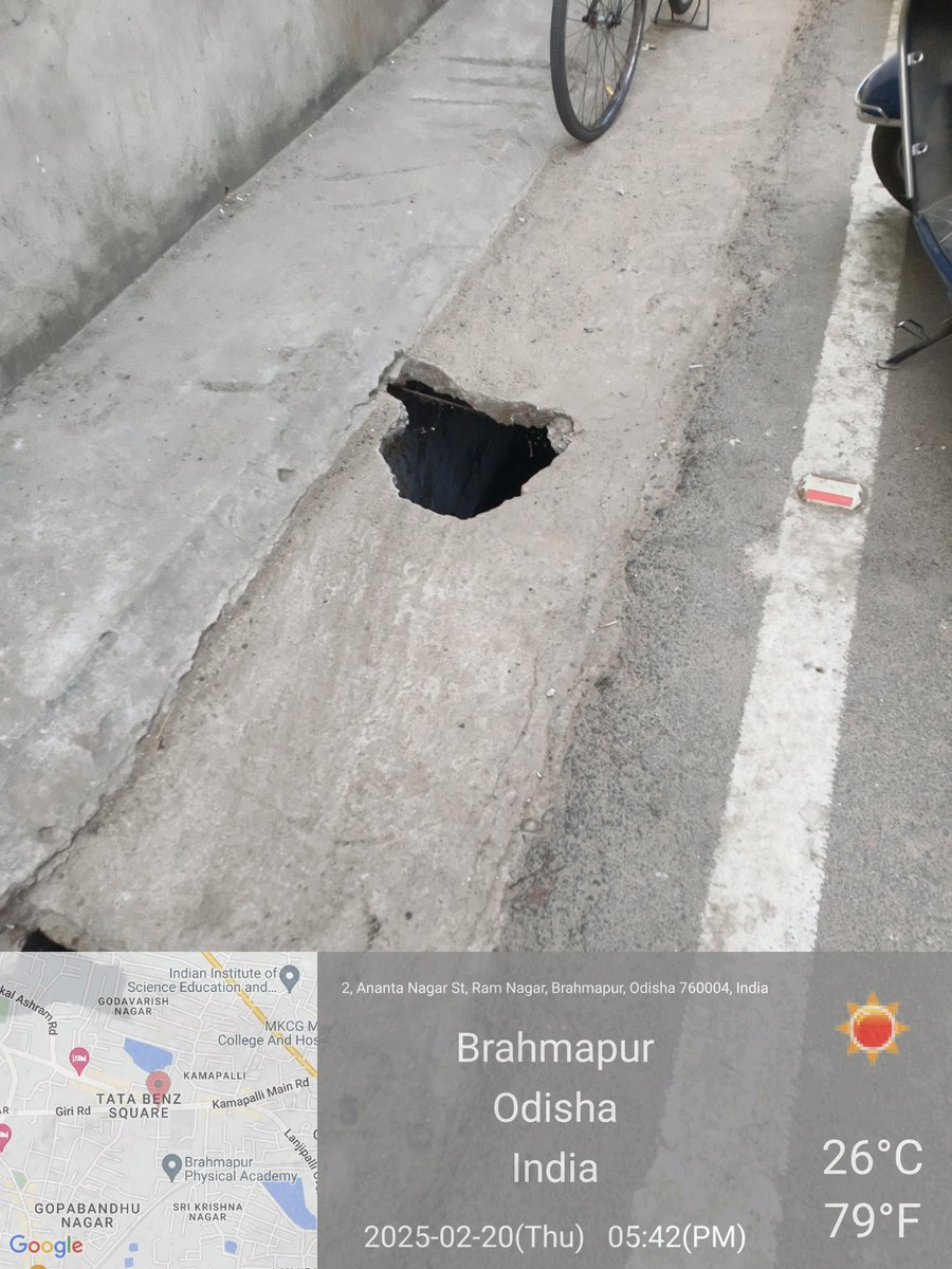 #ମୁଖ୍ୟ_ରାସ୍ତା_ନାଁ_ମରଣ_ଯନ୍ତା 
<a href="/BrahmapurCorp/">BERHAMPUR MUNICIPAL CORPORATION</a> <a href="/bdabrahmapur/">BeDA, Brahmapur</a> 
ଏଇ ରାସ୍ତା ନାଁ ମରଣ ଯନ୍ତା, ତାହା ପୁଣି #ବ୍ରହ୍ମପୁର_ସହର ମୁଖ୍ୟ ରାସ୍ତା ପାର୍ଶ୍ଵରେ, ସାଧାରଣ ଲୋକ'ଙ୍କ ସାମାନ୍ୟତମ ଅସାବଧାନତା କି ବର୍ଷା ସମୟରେ ଆଶଙ୍କା ଦୁର୍ଘଟଣା ପାଇଁ ଦାୟୀ କିଏ ରହିବ? <a href="/kanilkumarbjp/">KAnil Kumar</a> <a href="/PWD_Odisha/">Works Department, Odisha</a> <a href="/BibhutiJena93/">Bibhuti Bhusan Jena</a> <a href="/CMO_Odisha/">CMO Odisha</a>