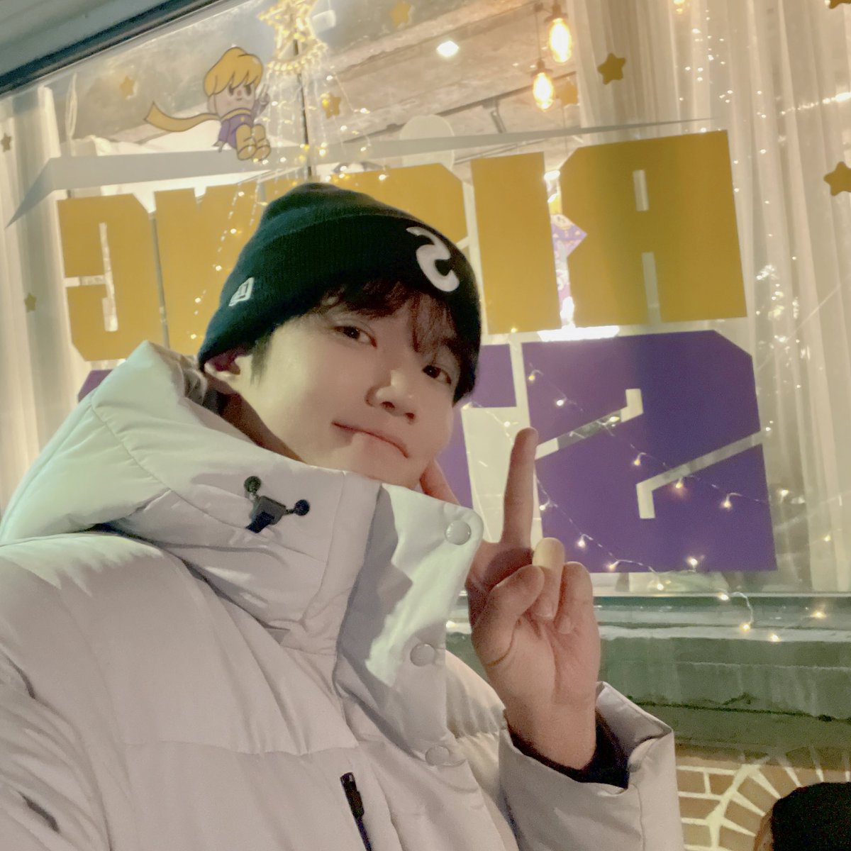 ArtistJINHYEON's tweet photo. 오늘 영상통화 팬미팅도 최고최고:)!!
감사했구 좋은 밤 되세요 여러분들!ㅎㅎㅎㅎ

#진현 #JINHYEON https://t.co/zog7diIIiM