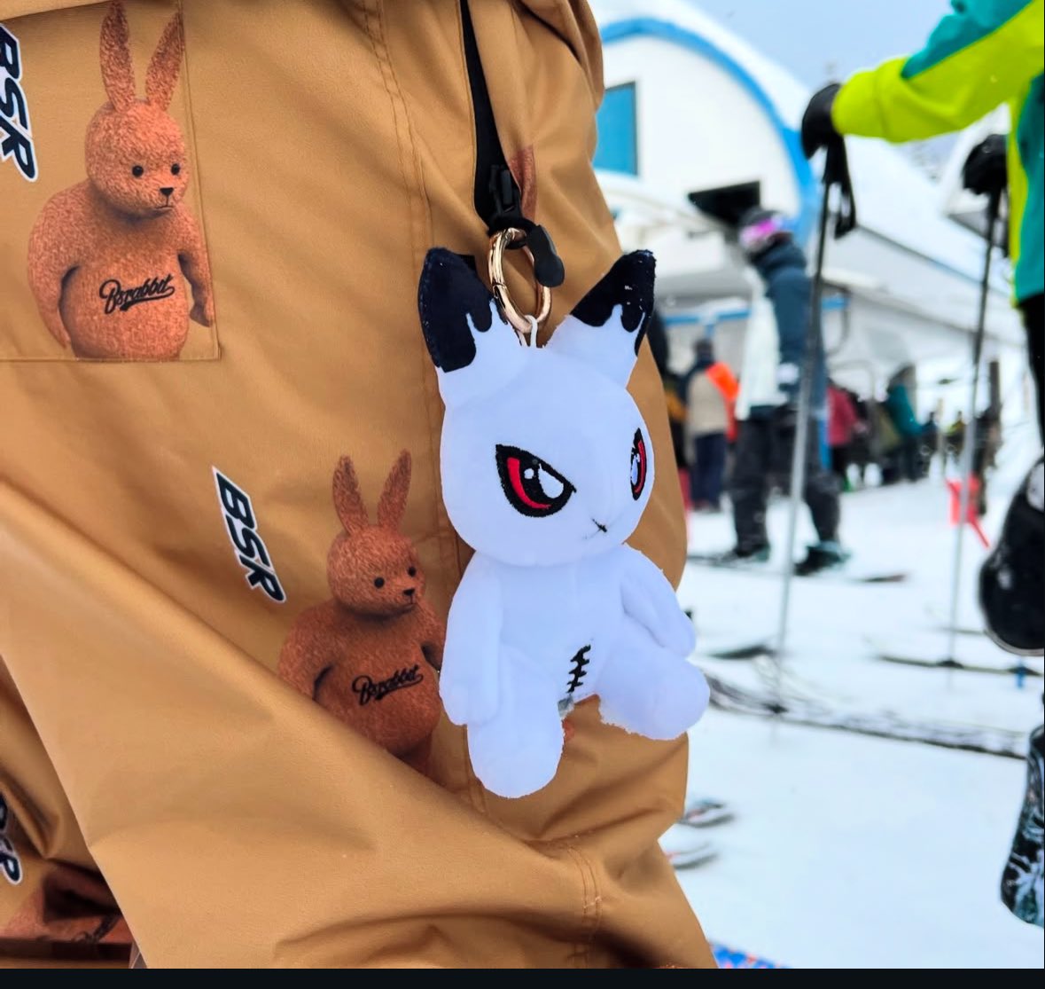 MADFOOLMIND_MAD's tweet photo. 【初！プレゼント企画🐰】
他人の眼なんて気にせずに自分自身の夢に狂って生きよ！
"臆病者"のウサギを題材にした
#MADFOOLMIND
このアカウントをフォロー＆このポストをRTでマスコットキャラ・マッフィーのぬいぐるみを3名様に！
★ 3月15日24時まで
★鍵垢も対象！是非ご参加ください。
#拡散希望 https://t.co/EbkqaWLp9u