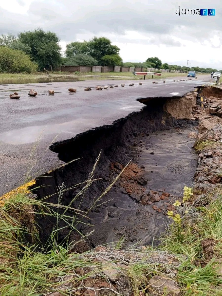 The A135 road also known as Modipane-Tlokweng road has been opened but remains closed by the Notwane river bridge in Oodi. 

If one wants to go to Oodi from Gaborone they have to use the Tlokweng Modipane road.

#DumaFM 
#moretalkmoremusic