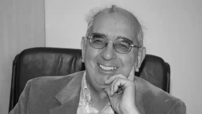 Şeref Üyemiz Prof. Dr. Feroz Ahmad’ın vefatını derin bir üzüntüyle öğrenmiş bulunuyoruz. Son dönem Osmanlı tarihi ile erken dönem Cumhuriyet tarihi alanlarına önemli katkılar sunan hocamıza Allah’tan rahmet; ailesine, yakınlarına ve camiamıza başsağlığı dileriz.