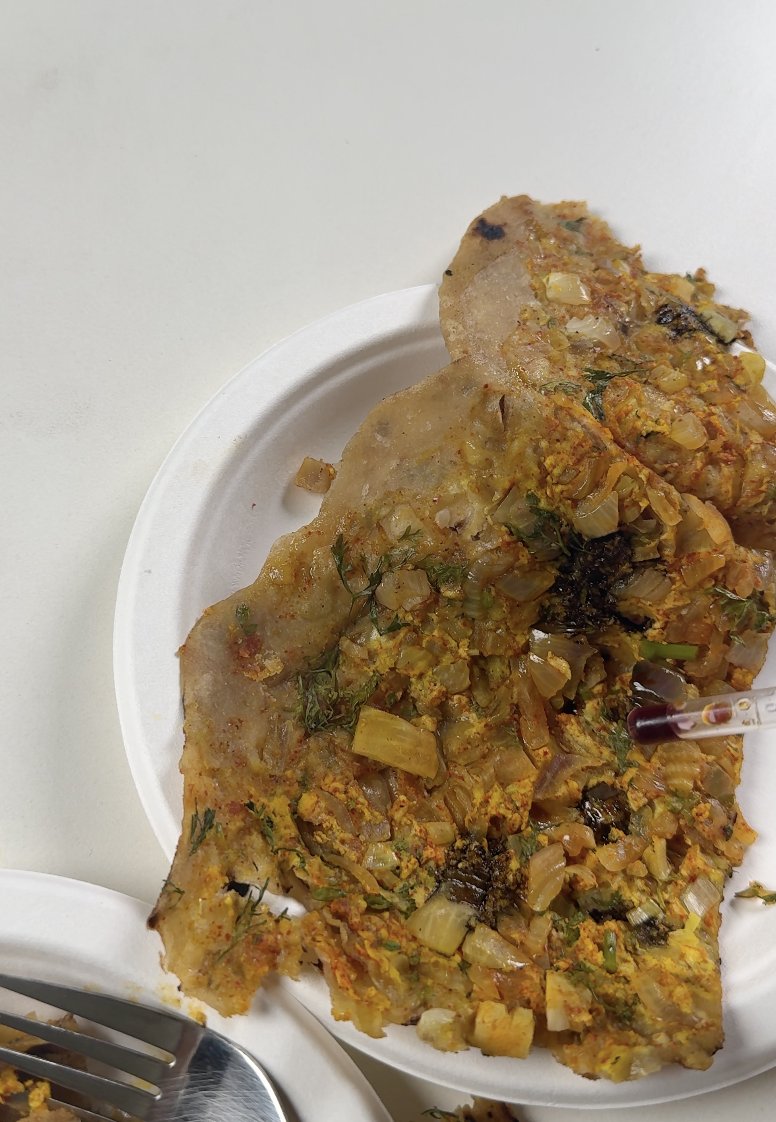 chiragbarjatyaa's tweet image. Today, we tested five food products that contain paneer. 

We did this to verify the ongoing news everywhere on social media that everyone is selling fake paneer.

We did a simple Iodine tincture test. We also washed the paneer to remove possible starch and cut it in half to test…