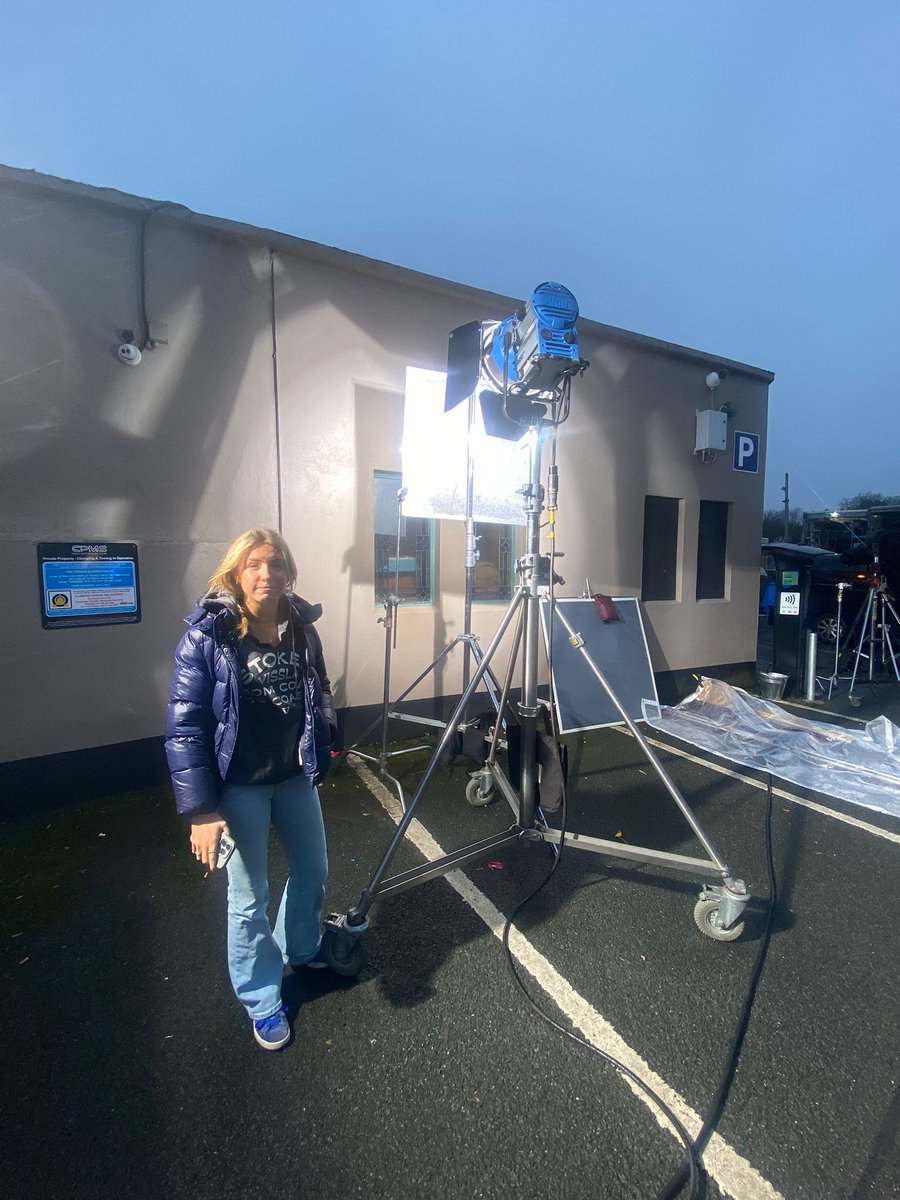 TheGinaLondon's tweet photo. Being a mom sometimes means early morning drop offs. (this one was pretty cool as she is on a movie set).
Working schedule rearranged...that's what we do as working single moms sometimes to help build positive experiences for our kids. #WorkLifeBalancemyth π https://t.co/hpAYNVZBpp