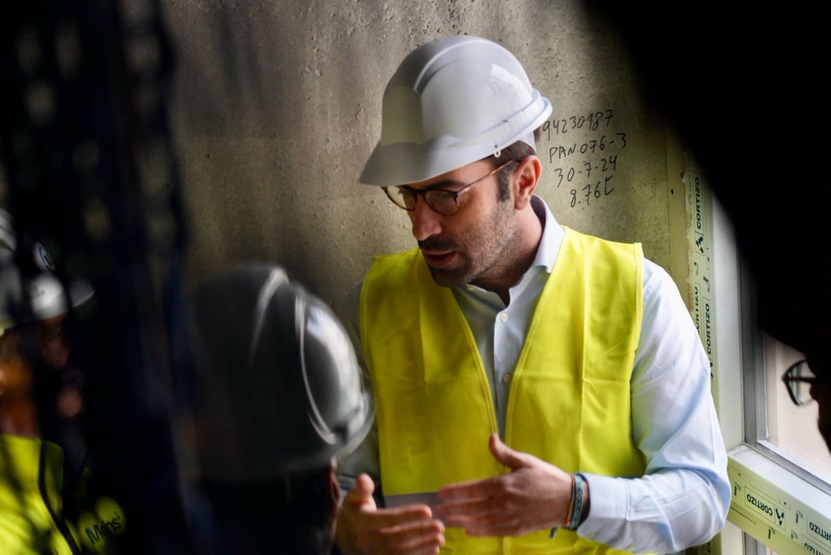 carlos_cuerpo's tweet image. 🏘️Visitamos hoy un ejemplo de construcción industrializada, un modelo de edificación más rápido, seguro, sostenible y de calidad. Su impulso contribuirá a afrontar el reto de la vivienda en España.